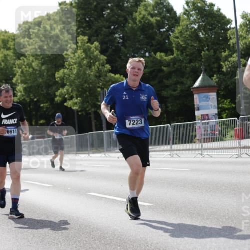 29.06.2025 - hella hamburg halbmarathon Jannik Wohlers http://msf.ph/oto/8272092 29.06.2025 10:01:39 Lombardsbrücke 1364, 1432, 1453, 3169, 4286, 4985, 5742, 6166, 6322, 6327, 6438, 6595, 7031, 7189, 7223, 7243, 9230, 9741, 9928, 10177, 11938, 12315, 12316, 12564, 12781, 12837, 14471, 14660, 14677, 15901, 16420, 16540, 16614, 16723, 16770, 17503, 17951, 17952, 18855, 19159, 19162, 19240 meine-sportfotos.de