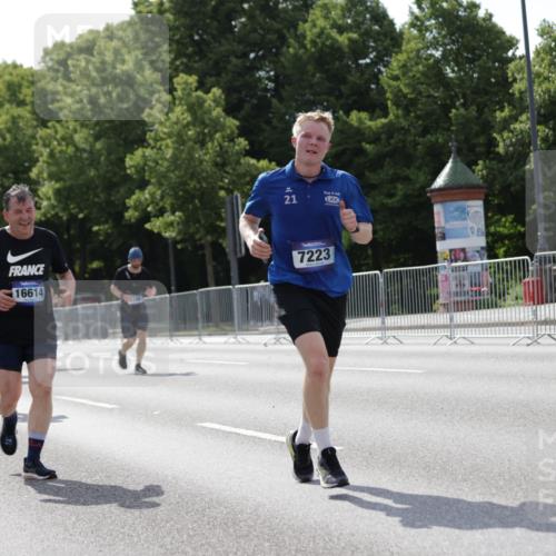 29.06.2025 - hella hamburg halbmarathon Jannik Wohlers http://msf.ph/oto/8272098 29.06.2025 10:01:39 Lombardsbrücke 1364, 1432, 1453, 3169, 4286, 4985, 5742, 6166, 6322, 6327, 6438, 6595, 7031, 7189, 7223, 7243, 9230, 9741, 9928, 10177, 11938, 12315, 12316, 12564, 12781, 12837, 14471, 14660, 14677, 15901, 16420, 16540, 16614, 16723, 16770, 17503, 17951, 17952, 18855, 19159, 19162, 19240 meine-sportfotos.de