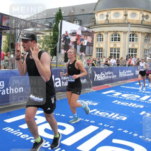 29.06.2025 - hella hamburg halbmarathon Michael Strokosch http://msf.ph/oto/8272106 29.06.2025 10:53:23 Ziel 1683, 1727, 2074, 2354, 4065, 6942, 7312, 8651, 9142, 11844, 12490, 12875, 15179, 15681, 15838, 18134, 18901 meine-sportfotos.de