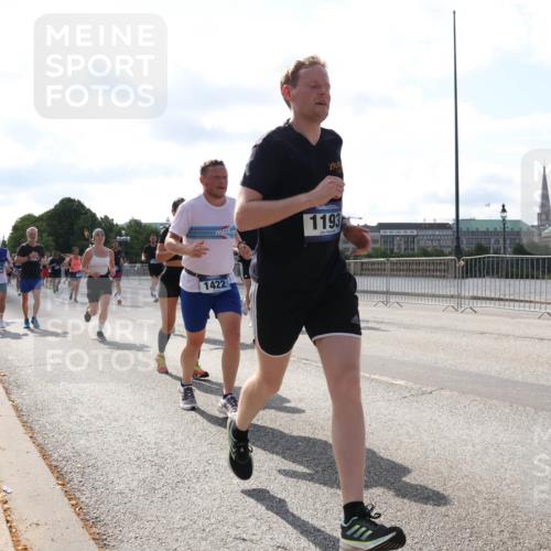 29.06.2025 - hella hamburg halbmarathon Lena Gebhardt http://msf.ph/oto/8272110 29.06.2025 09:57:36 Lombardsbrücke 1422, 1193, 1030, 1086, 1094, 1193, 1320, 1327, 1422, 1442, 1563, 1870, 2025, 2119, 2252, 2444, 2448, 2488, 2595, 2814, 2855, 2946, 3048, 3058, 3093, 3096, 3103, 3698, 3999, 4261, 4299, 4379, 4558, 4986, 5013, 5018, 5021, 5024, 5032, 5305, 5633, 5744, 5775, 5820, 5907, 6125, 6355, 6356, 6374, 6569, 6585, 6628, 6720, 6762, 6776, 6795, 6942, 7134, 7177, 7221, 7259, 7397, 7478, 7594, 7742, 7918, 7930, 7932, 7952, 7973, 7976, 9316, 10191 meine-sportfotos.de