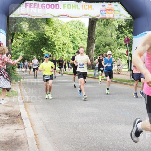 29.06.2025 - hella hamburg halbmarathon MichiJ http://msf.ph/oto/8272162 29.06.2025 10:55:59 Zwischen KM18-KM19 1406, 3025, 3262, 4663, 5176, 6028, 6083, 7802, 9674, 9845, 11582, 11611, 12653, 13285, 14270, 15858, 17439 meine-sportfotos.de