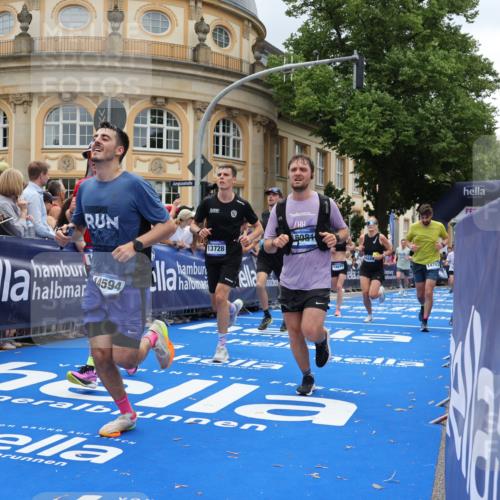 29.06.2025 - hella hamburg halbmarathon Strokosch-Dieckow http://msf.ph/oto/8272181 29.06.2025 10:47:00 Ziel 1139, 1460, 1689, 4093, 4377, 5472, 6700, 7908, 9794, 10122, 12579, 13728, 14385, 14415, 14449, 14594, 14783, 15684, 15825, 16081, 17979 meine-sportfotos.de