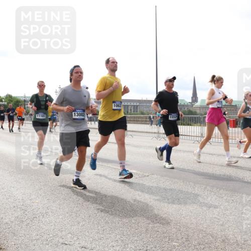 29.06.2025 - hella hamburg halbmarathon Lena Gebhardt http://msf.ph/oto/8272188 29.06.2025 10:20:02 Lombardsbrücke 11181, 139, 13002, 10622, 15529, 1712, 1110, 1115, 1145, 1154, 1534, 2064, 2357, 2405, 2441, 2918, 3278, 3434, 3446, 3678, 3842, 4108, 4110, 4170, 4539, 4562, 4570, 4585, 4614, 4737, 4739, 4979, 5251, 5397, 5556, 5659, 5811, 5812, 5849, 5878, 5937, 6444, 6796, 6797, 6872, 6874, 7101, 7137, 7248, 7249, 7519, 7739, 7744, 7808, 7836, 7917, 8146, 8387, 8427, 8462, 8738, 9136, 9196, 9735, 10349, 10414, 10540, 10550, 10594, 10595, 10622, 10701, 10754, 11028, 11036 meine-sportfotos.de