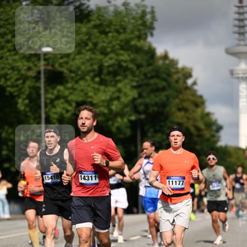 29.06.2025 - hella hamburg halbmarathon Dr. Thomas Lammeyer http://msf.ph/oto/8272233 29.06.2025 09:52:47 Kennedybrücke 1600, 1603, 2044, 2707, 2745, 2750, 2797, 2849, 2980, 3014, 3116, 4148, 4766, 5050, 5124, 5648, 6037, 6047, 6771, 7035, 7109, 7981, 8358, 9686, 10369, 11177 meine-sportfotos.de