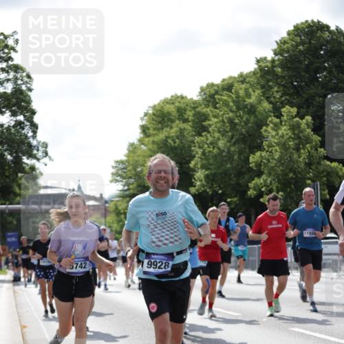 29.06.2025 - hella hamburg halbmarathon Jannik Wohlers http://msf.ph/oto/8272245 29.06.2025 10:01:42 Lombardsbrücke 1364, 1432, 1453, 2323, 3169, 4286, 4985, 5742, 6166, 6322, 6327, 6595, 7031, 7189, 7223, 7243, 9156, 9353, 9741, 9928, 10177, 11554, 11938, 12315, 12316, 12491, 12781, 12837, 14471, 14660, 14677, 15901, 16420, 16540, 16614, 16723, 16770, 17503, 17951, 17952, 18130, 19159, 19162, 19240 meine-sportfotos.de