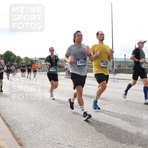 29.06.2025 - hella hamburg halbmarathon Lena Gebhardt http://msf.ph/oto/8272252 29.06.2025 10:20:02 Lombardsbrücke 910, 11181, 13002, 10622, 155, 17123, 1110, 1115, 1145, 1154, 1534, 2064, 2357, 2405, 2441, 2918, 3278, 3434, 3446, 3678, 3842, 4108, 4110, 4170, 4539, 4562, 4570, 4585, 4614, 4737, 4739, 4979, 5251, 5397, 5556, 5659, 5811, 5812, 5849, 5878, 5937, 6444, 6796, 6797, 6872, 6874, 7101, 7137, 7248, 7249, 7519, 7739, 7744, 7808, 7836, 7917, 8146, 8387, 8427, 8462, 8738, 9136, 9196, 9735, 10349, 10414, 10540, 10550, 10594, 10595, 10622, 10701, 10754, 11028, 11036 meine-sportfotos.de