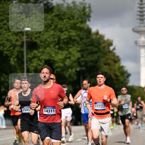 29.06.2025 - hella hamburg halbmarathon Dr. Thomas Lammeyer http://msf.ph/oto/8272263 29.06.2025 09:52:47 Kennedybrücke 1600, 1603, 2044, 2707, 2745, 2750, 2797, 2849, 2980, 3014, 3116, 4148, 4766, 5050, 5124, 5648, 6037, 6047, 6771, 7035, 7109, 7981, 8358, 9686, 10369, 11177 meine-sportfotos.de
