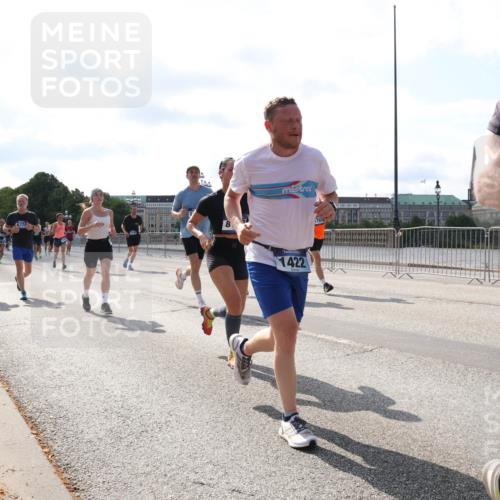 29.06.2025 - hella hamburg halbmarathon Lena Gebhardt http://msf.ph/oto/8272274 29.06.2025 09:57:37 Lombardsbrücke 637, 1422, 17976, 1030, 1086, 1094, 1193, 1320, 1321, 1327, 1422, 1442, 1563, 1870, 2119, 2252, 2444, 2448, 2488, 2595, 2814, 2855, 2946, 3048, 3058, 3096, 3103, 3114, 3698, 3999, 4261, 4299, 4379, 4558, 4986, 5013, 5018, 5021, 5024, 5032, 5305, 5633, 5744, 5775, 5820, 5907, 6125, 6355, 6356, 6374, 6569, 6585, 6628, 6720, 6762, 6776, 6795, 6942, 7134, 7177, 7221, 7259, 7397, 7478, 7594, 7742, 7918, 7930, 7932, 7952, 7973, 7976, 9316, 10191 meine-sportfotos.de