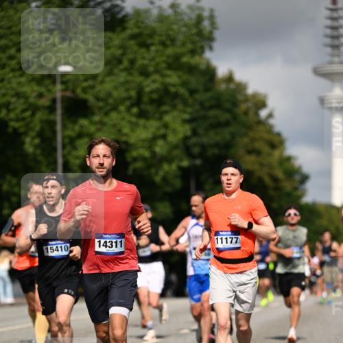 29.06.2025 - hella hamburg halbmarathon Dr. Thomas Lammeyer http://msf.ph/oto/8272294 29.06.2025 09:52:47 Kennedybrücke 1600, 1603, 2044, 2707, 2745, 2750, 2797, 2849, 2980, 3014, 3116, 4148, 4766, 5050, 5124, 5648, 6037, 6047, 6771, 7035, 7109, 7981, 8358, 9686, 10369, 11177 meine-sportfotos.de