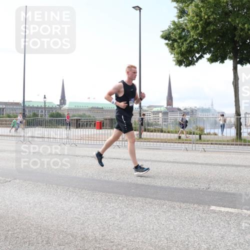 29.06.2025 - hella hamburg halbmarathon Lena Gebhardt http://msf.ph/oto/8272295 29.06.2025 10:11:24 Lombardsbrücke 1531, 1723, 1781, 1866, 2868, 3837, 4287, 5254, 5653, 7271, 7370, 8115, 8171, 8206, 8207, 8368, 8561, 8807, 8810, 9119, 10196, 10372, 10428, 11149, 11321, 11755, 12286, 12556, 12571, 12790, 12836, 13203, 13603, 13939, 14008, 14022, 14149, 15009, 15252, 15797, 15908, 16383, 17080, 17142, 17500, 17787, 17866, 18278, 18382, 19172, 19241 meine-sportfotos.de