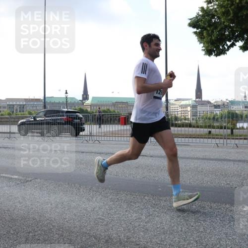 29.06.2025 - hella hamburg halbmarathon Lena Gebhardt http://msf.ph/oto/8272308 29.06.2025 09:45:01 Lombardsbrücke 1065, 1758, 1827, 2021, 2746, 3201, 3845, 3968, 4678, 5269, 5367, 6619, 6781, 7349, 8473, 8731, 9381, 10156, 10486, 10848, 11169, 12049, 12287, 12337, 12369, 12595, 12900, 13838, 13956, 14140, 14164, 14289, 15268, 15576, 15583, 15672, 15880, 15883, 16157, 16377, 16508, 16713, 16736, 16818, 17354, 17428, 18567, 18699, 19114 meine-sportfotos.de