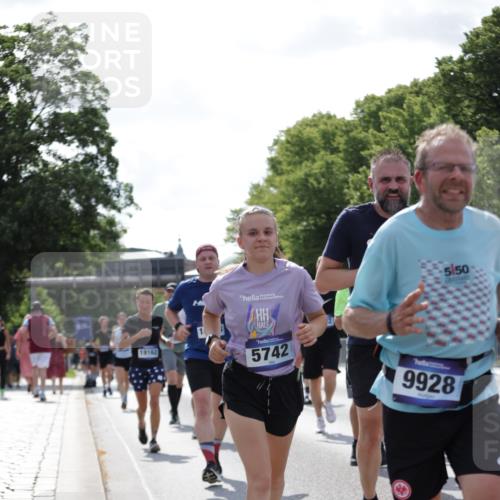 29.06.2025 - hella hamburg halbmarathon Jannik Wohlers http://msf.ph/oto/8272327 29.06.2025 10:01:43 Lombardsbrücke 1364, 1432, 1453, 2322, 2323, 3169, 4286, 4985, 5742, 6166, 6322, 6327, 6595, 7031, 7189, 7223, 7243, 9156, 9353, 9741, 9928, 10177, 11554, 11871, 11938, 12315, 12316, 12491, 12837, 14471, 14660, 14677, 15901, 16420, 16540, 16614, 16634, 16723, 16770, 17503, 17951, 17952, 18130, 19159, 19162, 19240 meine-sportfotos.de