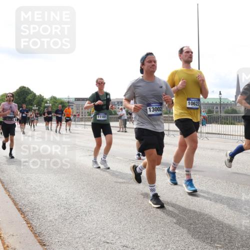 29.06.2025 - hella hamburg halbmarathon Lena Gebhardt http://msf.ph/oto/8272335 29.06.2025 10:20:02 Lombardsbrücke 13910, 11181, 13002, 10622, 17123, 1110, 1115, 1145, 1154, 1534, 2064, 2357, 2405, 2441, 2918, 3278, 3434, 3446, 3678, 3842, 4108, 4110, 4170, 4539, 4562, 4570, 4585, 4614, 4737, 4739, 4979, 5251, 5397, 5556, 5659, 5811, 5812, 5849, 5878, 5937, 6444, 6796, 6797, 6872, 6874, 7101, 7137, 7248, 7249, 7519, 7739, 7744, 7808, 7836, 7917, 8146, 8387, 8427, 8462, 8738, 9136, 9196, 9735, 10349, 10414, 10540, 10550, 10594, 10595, 10622, 10701, 10754, 11028, 11036 meine-sportfotos.de