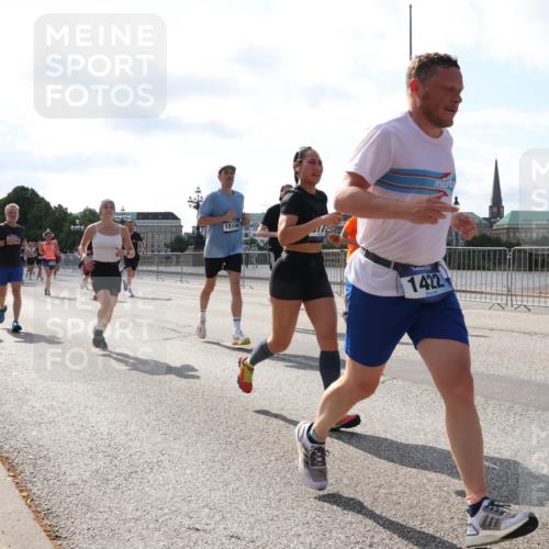 29.06.2025 - hella hamburg halbmarathon Lena Gebhardt http://msf.ph/oto/8272362 29.06.2025 09:57:37 Lombardsbrücke 15146, 1422, 1030, 1086, 1094, 1193, 1320, 1321, 1327, 1422, 1442, 1563, 1870, 2119, 2252, 2444, 2448, 2488, 2595, 2814, 2855, 2946, 3048, 3058, 3096, 3103, 3114, 3698, 3999, 4261, 4299, 4379, 4558, 4986, 5013, 5018, 5021, 5024, 5032, 5305, 5633, 5744, 5775, 5820, 5907, 6125, 6355, 6356, 6374, 6569, 6585, 6628, 6720, 6762, 6776, 6795, 6942, 7134, 7177, 7221, 7259, 7397, 7478, 7594, 7742, 7918, 7930, 7932, 7952, 7973, 7976, 9316, 10191 meine-sportfotos.de