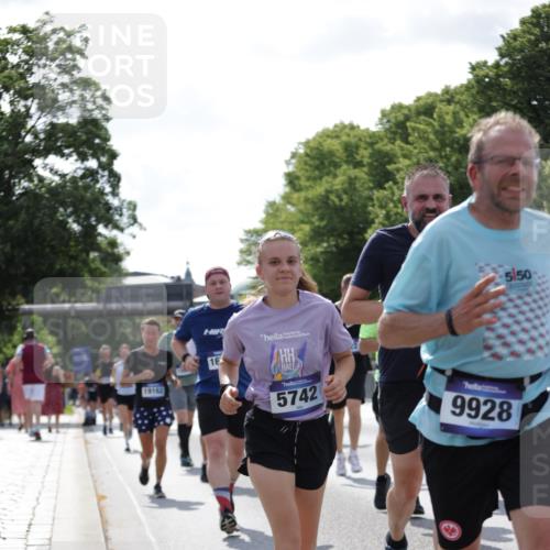 29.06.2025 - hella hamburg halbmarathon Jannik Wohlers http://msf.ph/oto/8272371 29.06.2025 10:01:43 Lombardsbrücke 1364, 1432, 1453, 2322, 2323, 3169, 4286, 4985, 5742, 6166, 6322, 6327, 6595, 7031, 7189, 7223, 7243, 9156, 9353, 9741, 9928, 10177, 11554, 11871, 11938, 12315, 12316, 12491, 12837, 14471, 14660, 14677, 15901, 16420, 16540, 16614, 16634, 16723, 16770, 17503, 17951, 17952, 18130, 19159, 19162, 19240 meine-sportfotos.de