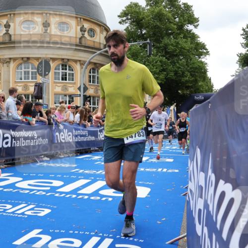 29.06.2025 - hella hamburg halbmarathon Strokosch-Dieckow http://msf.ph/oto/8272372 29.06.2025 10:47:03 Ziel 1139, 1460, 1689, 4093, 4377, 5472, 6373, 6700, 7908, 9794, 10122, 12579, 13007, 13728, 14415, 14449, 14594, 14783, 15684, 15825, 16081, 17979 meine-sportfotos.de