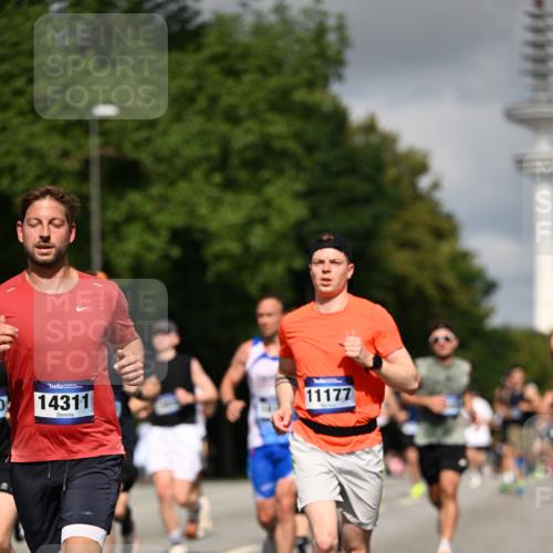 29.06.2025 - hella hamburg halbmarathon Dr. Thomas Lammeyer http://msf.ph/oto/8272376 29.06.2025 09:52:48 Kennedybrücke 1600, 1603, 2044, 2707, 2745, 2750, 2797, 2849, 2980, 3014, 3116, 4148, 4766, 5050, 5124, 5648, 6037, 6149, 6771, 7035, 7109, 7229, 7981, 8358, 9686, 10369, 11177 meine-sportfotos.de