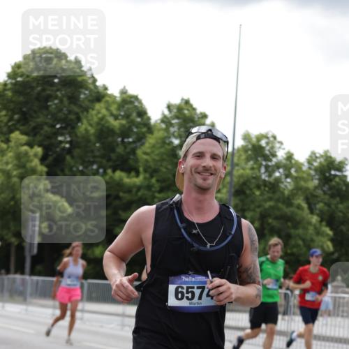 29.06.2025 - hella hamburg halbmarathon Jannik Wohlers http://msf.ph/oto/8272393 29.06.2025 10:33:59 Lombardsbrücke 1672, 2023, 2412, 2464, 2510, 2511, 2801, 3145, 4540, 4824, 4826, 5609, 6105, 6171, 6329, 6571, 6574, 7324, 7329, 7644, 8349, 8705, 8965, 9379, 10360, 10564, 11872, 12165, 13437, 13747, 13957, 14854, 14855, 14918, 15793, 15983, 16682, 16919, 17105, 17230, 17650, 18158, 18941 meine-sportfotos.de