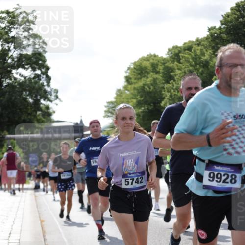 29.06.2025 - hella hamburg halbmarathon Jannik Wohlers http://msf.ph/oto/8272399 29.06.2025 10:01:43 Lombardsbrücke 1364, 1432, 1453, 2322, 2323, 3169, 4286, 4985, 5742, 6166, 6322, 6327, 6595, 7031, 7189, 7223, 7243, 9156, 9353, 9741, 9928, 10177, 11554, 11871, 11938, 12315, 12316, 12491, 12837, 14471, 14660, 14677, 15901, 16420, 16540, 16614, 16634, 16723, 16770, 17503, 17951, 17952, 18130, 19159, 19162, 19240 meine-sportfotos.de
