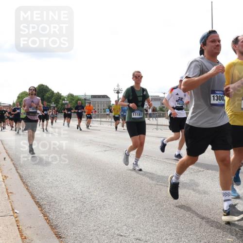 29.06.2025 - hella hamburg halbmarathon Lena Gebhardt http://msf.ph/oto/8272402 29.06.2025 10:20:03 Lombardsbrücke 13910, 11181, 26, 1300, 10622, 16322, 1110, 1115, 1154, 1534, 2064, 2357, 2405, 2441, 2918, 3278, 3434, 3678, 3842, 4108, 4110, 4170, 4539, 4562, 4570, 4585, 4614, 4737, 4739, 5251, 5397, 5556, 5659, 5811, 5812, 5878, 5937, 6444, 6796, 6797, 6872, 6874, 7018, 7101, 7137, 7248, 7249, 7519, 7739, 7744, 7808, 7836, 7917, 8025, 8146, 8387, 8427, 8462, 8738, 9136, 9196, 9735, 9873, 10349, 10414, 10540, 10550, 10594, 10595, 10622, 10701, 10754, 11028, 11036 meine-sportfotos.de