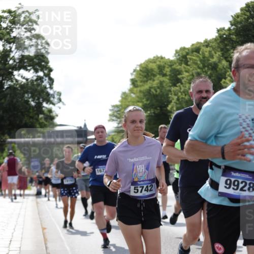 29.06.2025 - hella hamburg halbmarathon Jannik Wohlers http://msf.ph/oto/8272408 29.06.2025 10:01:43 Lombardsbrücke 1364, 1432, 1453, 2322, 2323, 3169, 4286, 4985, 5742, 6166, 6322, 6327, 6595, 7031, 7189, 7223, 7243, 9156, 9353, 9741, 9928, 10177, 11554, 11871, 11938, 12315, 12316, 12491, 12837, 14471, 14660, 14677, 15901, 16420, 16540, 16614, 16634, 16723, 16770, 17503, 17951, 17952, 18130, 19159, 19162, 19240 meine-sportfotos.de