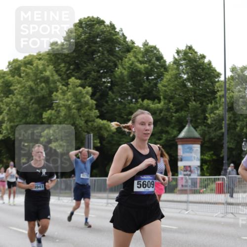 29.06.2025 - hella hamburg halbmarathon Jannik Wohlers http://msf.ph/oto/8272467 29.06.2025 10:33:59 Lombardsbrücke 1672, 2023, 2412, 2464, 2510, 2511, 2801, 3145, 4540, 4824, 4826, 5609, 6105, 6171, 6329, 6571, 6574, 7324, 7329, 7644, 8349, 8705, 8965, 9379, 10360, 10564, 11872, 12165, 13437, 13747, 13957, 14854, 14855, 14918, 15793, 15983, 16682, 16919, 17105, 17230, 17650, 18158, 18941 meine-sportfotos.de