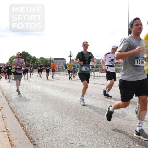 29.06.2025 - hella hamburg halbmarathon Lena Gebhardt http://msf.ph/oto/8272469 29.06.2025 10:20:03 Lombardsbrücke 11181, 16322, 1300, 10622, 1110, 1115, 1154, 1534, 2064, 2357, 2405, 2441, 2918, 3278, 3434, 3678, 3842, 4108, 4110, 4170, 4539, 4562, 4570, 4585, 4614, 4737, 4739, 5251, 5397, 5556, 5659, 5811, 5812, 5878, 5937, 6444, 6796, 6797, 6872, 6874, 7018, 7101, 7137, 7248, 7249, 7519, 7739, 7744, 7808, 7836, 7917, 8025, 8146, 8387, 8427, 8462, 8738, 9136, 9196, 9735, 9873, 10349, 10414, 10540, 10550, 10594, 10595, 10622, 10701, 10754, 11028, 11036 meine-sportfotos.de