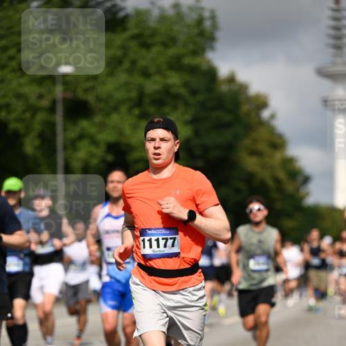 29.06.2025 - hella hamburg halbmarathon Dr. Thomas Lammeyer http://msf.ph/oto/8272474 29.06.2025 09:52:49 Kennedybrücke 1600, 1603, 2044, 2707, 2745, 2750, 2797, 2849, 2980, 3014, 3116, 4148, 4766, 5050, 5124, 5648, 6037, 6149, 6771, 7035, 7109, 7229, 7981, 8358, 9686, 10369, 11177 meine-sportfotos.de