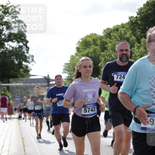 29.06.2025 - hella hamburg halbmarathon Jannik Wohlers http://msf.ph/oto/8272492 29.06.2025 10:01:44 Lombardsbrücke 1364, 1432, 1453, 2322, 2323, 3169, 4286, 4985, 5763, 6166, 6322, 6327, 7031, 7189, 7223, 7243, 9156, 9353, 9741, 9928, 10177, 11554, 11871, 11938, 12315, 12316, 12491, 12837, 14471, 14574, 14660, 14677, 15901, 16420, 16540, 16614, 16634, 16723, 16770, 17503, 17951, 17952, 18130, 19159, 19162, 19240 meine-sportfotos.de