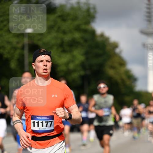 29.06.2025 - hella hamburg halbmarathon Dr. Thomas Lammeyer http://msf.ph/oto/8272493 29.06.2025 09:52:49 Kennedybrücke 1600, 1603, 2044, 2707, 2745, 2750, 2797, 2849, 2980, 3014, 3116, 4148, 4766, 5050, 5124, 5648, 6037, 6149, 6771, 7035, 7109, 7229, 7981, 8358, 9686, 10369, 11177 meine-sportfotos.de