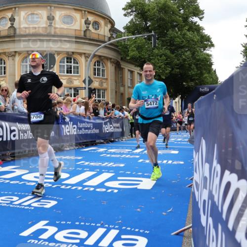 29.06.2025 - hella hamburg halbmarathon Strokosch-Dieckow http://msf.ph/oto/8272510 29.06.2025 10:47:06 Ziel 1460, 2623, 4093, 4377, 5472, 6373, 6700, 6716, 7480, 7908, 9794, 10122, 10208, 10211, 12579, 13007, 14415, 14783, 15684, 15825, 17718, 17915 meine-sportfotos.de