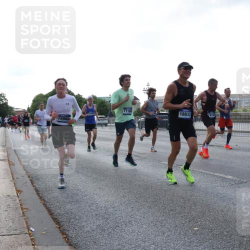 29.06.2025 - hella hamburg halbmarathon Lena Gebhardt http://msf.ph/oto/8272513 29.06.2025 09:45:02 Lombardsbrücke 18871, 15883, 11169, 10486, 18837, 1065, 1758, 1827, 2021, 2746, 3201, 3845, 3968, 4678, 5269, 5367, 6619, 6781, 7349, 8473, 8731, 9381, 10156, 10486, 10848, 11169, 12049, 12287, 12337, 12369, 12595, 12900, 13838, 13956, 14140, 14164, 14289, 15268, 15576, 15583, 15672, 15880, 15883, 16157, 16377, 16508, 16713, 16736, 16818, 17354, 17428, 18567, 18699 meine-sportfotos.de