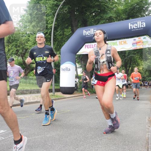 29.06.2025 - hella hamburg halbmarathon KatJ http://msf.ph/oto/8272516 29.06.2025 10:39:57 Zwischen KM18-KM19 1257, 1706, 2111, 2540, 2595, 4837, 5169, 5194, 6164, 6390, 7130, 7475, 7786, 8447 meine-sportfotos.de