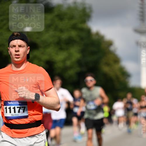 29.06.2025 - hella hamburg halbmarathon Dr. Thomas Lammeyer http://msf.ph/oto/8272518 29.06.2025 09:52:50 Kennedybrücke 1600, 1603, 2044, 2707, 2745, 2750, 2797, 2849, 2980, 3014, 3116, 4148, 4766, 5050, 5124, 5648, 6037, 6149, 6771, 7035, 7109, 7229, 7981, 8358, 8465, 9686, 9914, 10369, 11177 meine-sportfotos.de