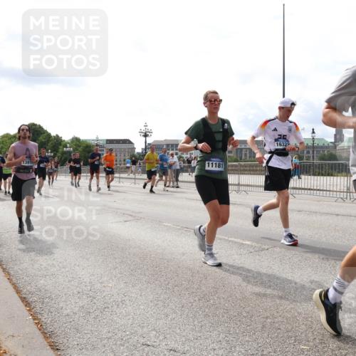 29.06.2025 - hella hamburg halbmarathon Lena Gebhardt http://msf.ph/oto/8272525 29.06.2025 10:20:03 Lombardsbrücke 13910, 11181, 16322, 13002, 1110, 1115, 1154, 1534, 2064, 2357, 2405, 2441, 2918, 3278, 3434, 3678, 3842, 4108, 4110, 4170, 4539, 4562, 4570, 4585, 4614, 4737, 4739, 5251, 5397, 5556, 5659, 5811, 5812, 5878, 5937, 6444, 6796, 6797, 6872, 6874, 7018, 7101, 7137, 7248, 7249, 7519, 7739, 7744, 7808, 7836, 7917, 8025, 8146, 8387, 8427, 8462, 8738, 9136, 9196, 9735, 9873, 10349, 10414, 10540, 10550, 10594, 10595, 10622, 10701, 10754, 11028, 11036 meine-sportfotos.de