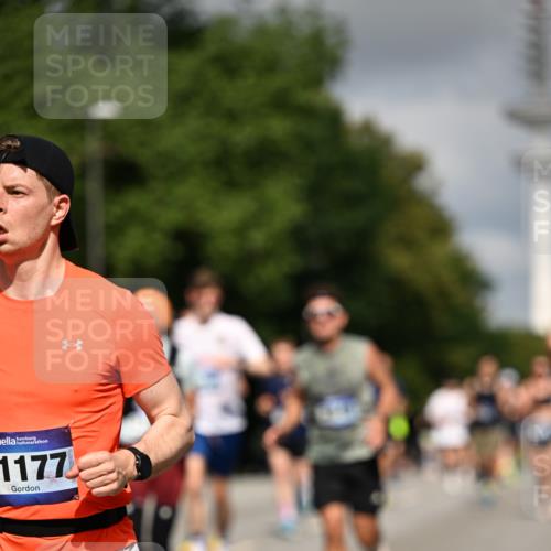 29.06.2025 - hella hamburg halbmarathon Dr. Thomas Lammeyer http://msf.ph/oto/8272531 29.06.2025 09:52:50 Kennedybrücke 1600, 1603, 2044, 2707, 2745, 2750, 2797, 2849, 2980, 3014, 3116, 4148, 4766, 5050, 5124, 5648, 6037, 6149, 6771, 7035, 7109, 7229, 7981, 8358, 8465, 9686, 9914, 10369, 11177 meine-sportfotos.de