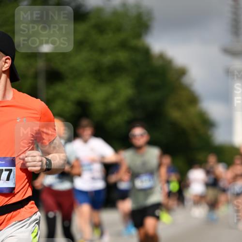 29.06.2025 - hella hamburg halbmarathon Dr. Thomas Lammeyer http://msf.ph/oto/8272555 29.06.2025 09:52:50 Kennedybrücke 1600, 1603, 2044, 2707, 2745, 2750, 2797, 2849, 2980, 3014, 3116, 4148, 4766, 5050, 5124, 5648, 6037, 6149, 6771, 7035, 7109, 7229, 7981, 8358, 8465, 9686, 9914, 10369, 11177 meine-sportfotos.de