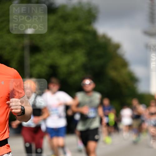 29.06.2025 - hella hamburg halbmarathon Dr. Thomas Lammeyer http://msf.ph/oto/8272565 29.06.2025 09:52:50 Kennedybrücke 1600, 1603, 2044, 2707, 2745, 2750, 2797, 2849, 2980, 3014, 3116, 4148, 4766, 5050, 5124, 5648, 6037, 6149, 6771, 7035, 7109, 7229, 7981, 8358, 8465, 9686, 9914, 10369, 11177 meine-sportfotos.de