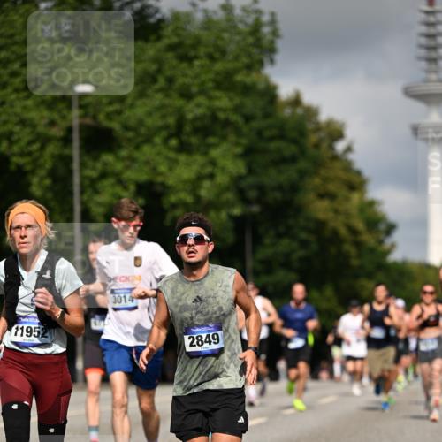 29.06.2025 - hella hamburg halbmarathon Dr. Thomas Lammeyer http://msf.ph/oto/8272593 29.06.2025 09:52:50 Kennedybrücke 1600, 1603, 2044, 2707, 2745, 2750, 2797, 2849, 2980, 3014, 3116, 4148, 4766, 5050, 5124, 5648, 6037, 6149, 6771, 7035, 7109, 7229, 7981, 8358, 8465, 9686, 9914, 10369, 11177 meine-sportfotos.de
