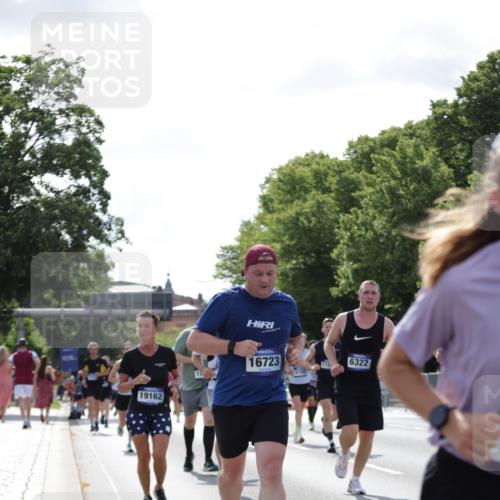 29.06.2025 - hella hamburg halbmarathon Jannik Wohlers http://msf.ph/oto/8272604 29.06.2025 10:01:44 Lombardsbrücke 1364, 1432, 1453, 2322, 2323, 3169, 4286, 4985, 5763, 6166, 6322, 6327, 7031, 7189, 7223, 7243, 9156, 9353, 9741, 9928, 10177, 11554, 11871, 11938, 12315, 12316, 12491, 12837, 14471, 14574, 14660, 14677, 15901, 16420, 16540, 16614, 16634, 16723, 16770, 17503, 17951, 17952, 18130, 19159, 19162, 19240 meine-sportfotos.de