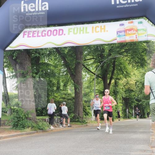 29.06.2025 - hella hamburg halbmarathon KatJ http://msf.ph/oto/8272643 29.06.2025 10:08:57 Zwischen KM18-KM19  meine-sportfotos.de