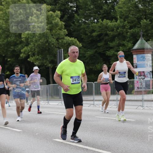 29.06.2025 - hella hamburg halbmarathon Jannik Wohlers http://msf.ph/oto/8272651 29.06.2025 10:34:05 Lombardsbrücke 1025, 1672, 2023, 2412, 2464, 2510, 2511, 2801, 3420, 4540, 4824, 4826, 5609, 6034, 6105, 6171, 6329, 6571, 6574, 7386, 7644, 7733, 8705, 8965, 9164, 9379, 10335, 10564, 10674, 11872, 13747, 13957, 14854, 14855, 14918, 16238, 16311, 16390, 16682, 16919, 17230, 17650, 18158, 18941 meine-sportfotos.de