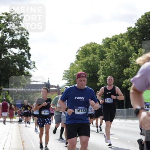 29.06.2025 - hella hamburg halbmarathon Jannik Wohlers http://msf.ph/oto/8272652 29.06.2025 10:01:45 Lombardsbrücke 1364, 1432, 1453, 2142, 2322, 2323, 3169, 4985, 5763, 6166, 6295, 6322, 6327, 7031, 7189, 7223, 7243, 9020, 9021, 9156, 9353, 9741, 9928, 10177, 11554, 11871, 11938, 12315, 12316, 12491, 12837, 14471, 14574, 14660, 14677, 15901, 16420, 16540, 16614, 16634, 16723, 16770, 18130, 19159, 19162, 19240 meine-sportfotos.de