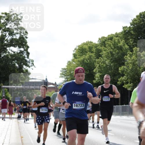 29.06.2025 - hella hamburg halbmarathon Jannik Wohlers http://msf.ph/oto/8272697 29.06.2025 10:01:45 Lombardsbrücke 1364, 1432, 1453, 2142, 2322, 2323, 3169, 4985, 5763, 6166, 6295, 6322, 6327, 7031, 7189, 7223, 7243, 9020, 9021, 9156, 9353, 9741, 9928, 10177, 11554, 11871, 11938, 12315, 12316, 12491, 12837, 14471, 14574, 14660, 14677, 15901, 16420, 16540, 16614, 16634, 16723, 16770, 18130, 19159, 19162, 19240 meine-sportfotos.de