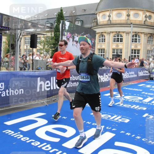 29.06.2025 - hella hamburg halbmarathon Michael Strokosch http://msf.ph/oto/8272721 29.06.2025 10:53:28 Ziel 1683, 1727, 2354, 4065, 6198, 6629, 6942, 8651, 11068, 11844, 12490, 12909, 13912, 13997, 15838, 18134 meine-sportfotos.de