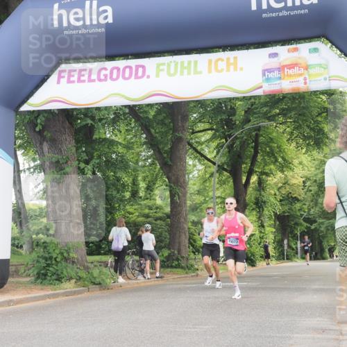 29.06.2025 - hella hamburg halbmarathon KatJ http://msf.ph/oto/8272748 29.06.2025 10:08:57 Zwischen KM18-KM19  meine-sportfotos.de
