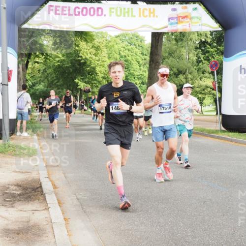 29.06.2025 - hella hamburg halbmarathon MichiJ http://msf.ph/oto/8272757 29.06.2025 10:31:24 Zwischen KM18-KM19 5011, 5506, 7026, 7865, 10251, 11177, 14813, 16224, 16333, 16648, 17403, 17516, 18680, 19009 meine-sportfotos.de