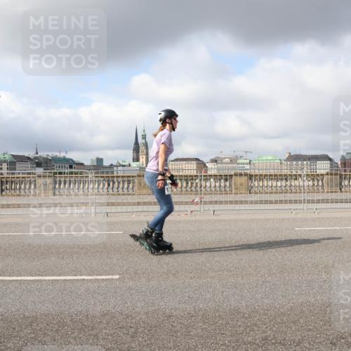 29.06.2025 - hella hamburg halbmarathon Lena Gebhardt http://msf.ph/oto/8272813 29.06.2025 09:04:53 Lombardsbrücke  meine-sportfotos.de