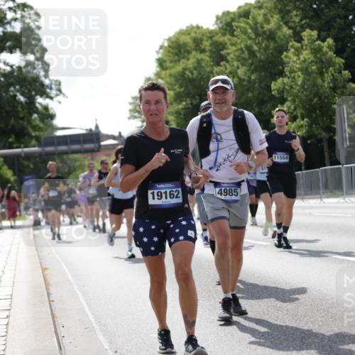 29.06.2025 - hella hamburg halbmarathon Jannik Wohlers http://msf.ph/oto/8272824 29.06.2025 10:01:46 Lombardsbrücke 1364, 1432, 1453, 2142, 2322, 2323, 3169, 4985, 5763, 6166, 6295, 6322, 7031, 7189, 7223, 7243, 9020, 9021, 9156, 9353, 9741, 9928, 10177, 11554, 11871, 11938, 12315, 12316, 12491, 12837, 14471, 14574, 14660, 14677, 15901, 16420, 16614, 16634, 16723, 16770, 18130, 19162, 19240 meine-sportfotos.de
