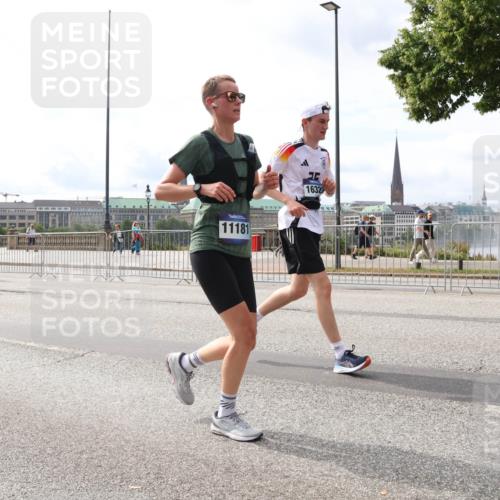 29.06.2025 - hella hamburg halbmarathon Lena Gebhardt http://msf.ph/oto/8272852 29.06.2025 10:20:04 Lombardsbrücke 11181, 1632, 1046, 1069, 1110, 1115, 1154, 1534, 2064, 2357, 2405, 2441, 2918, 3278, 3434, 3678, 3842, 4108, 4110, 4170, 4539, 4562, 4570, 4585, 4614, 4737, 4739, 5251, 5397, 5556, 5659, 5811, 5812, 5831, 5878, 5937, 6444, 6796, 6797, 6872, 6874, 7018, 7101, 7137, 7248, 7249, 7519, 7739, 7744, 7808, 7836, 7917, 8025, 8146, 8387, 8427, 8462, 8738, 9136, 9196, 9735, 9873, 10349, 10414, 10540, 10550, 10594, 10595, 10622, 10701, 10754, 11028, 11036 meine-sportfotos.de